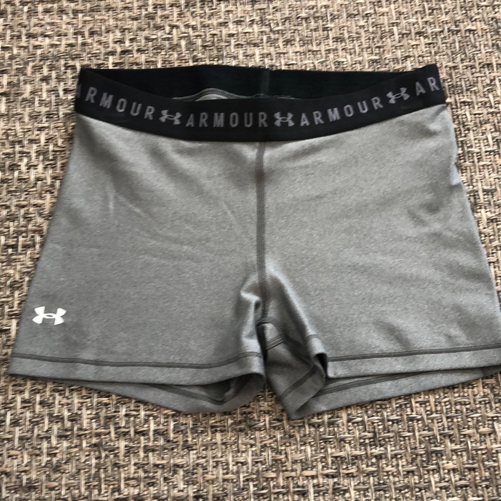 Under Armour Mid Rise Compression shorts